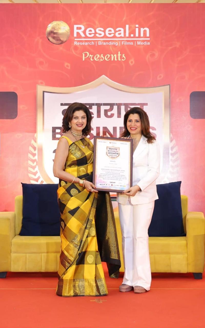 Ruby Warsi being recognized at Maharashtra Business Icon Awards